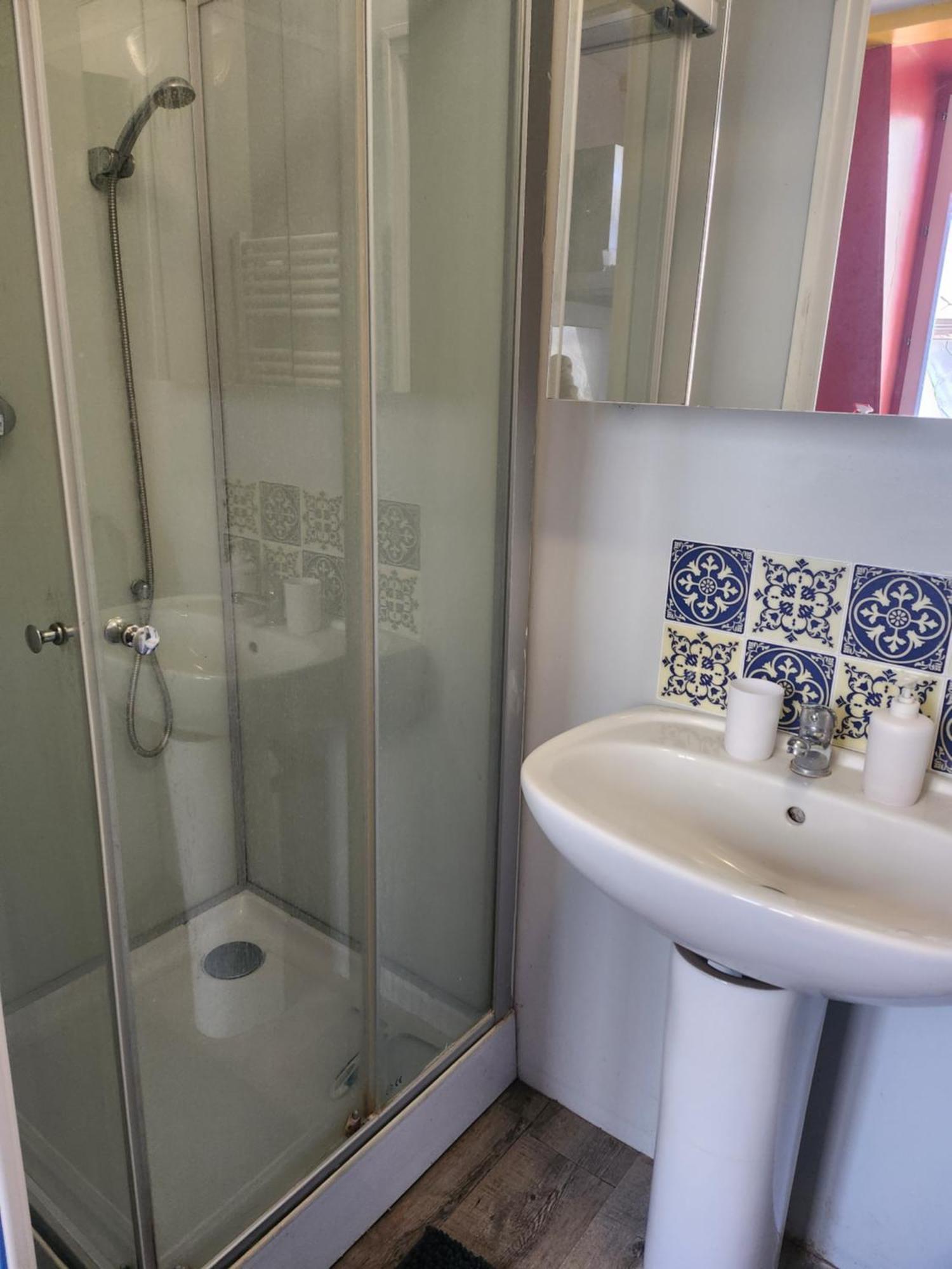 Appartement Atypique - 2 Chambres - Rue Calme Dans Centre Ville 세단 외부 사진