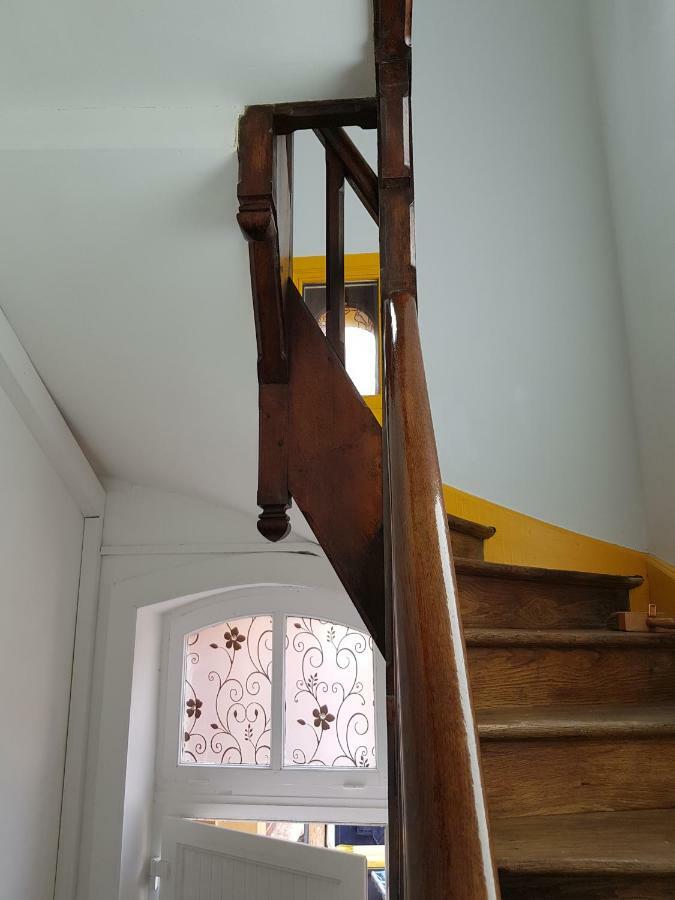 Appartement Atypique - 2 Chambres - Rue Calme Dans Centre Ville 세단 외부 사진