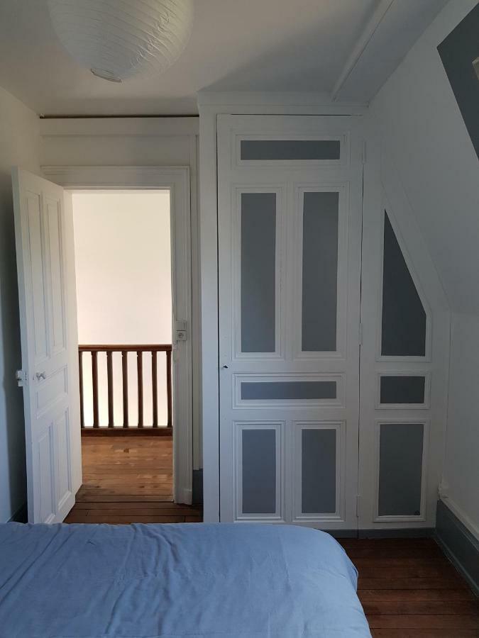 Appartement Atypique - 2 Chambres - Rue Calme Dans Centre Ville 세단 외부 사진