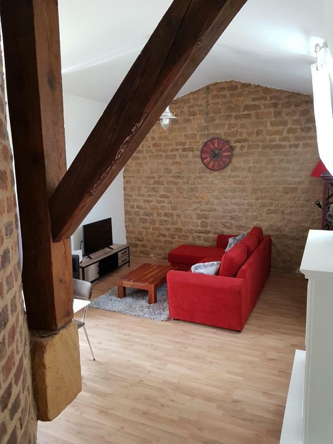 Appartement Atypique - 2 Chambres - Rue Calme Dans Centre Ville 세단 외부 사진