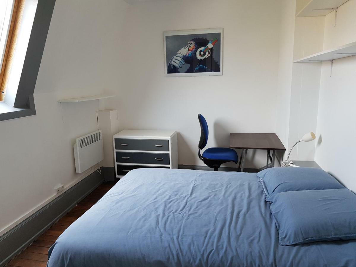 Appartement Atypique - 2 Chambres - Rue Calme Dans Centre Ville 세단 외부 사진